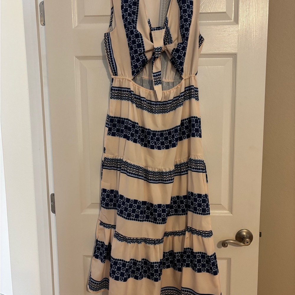 Chic Backless Blue and Cream Dress
